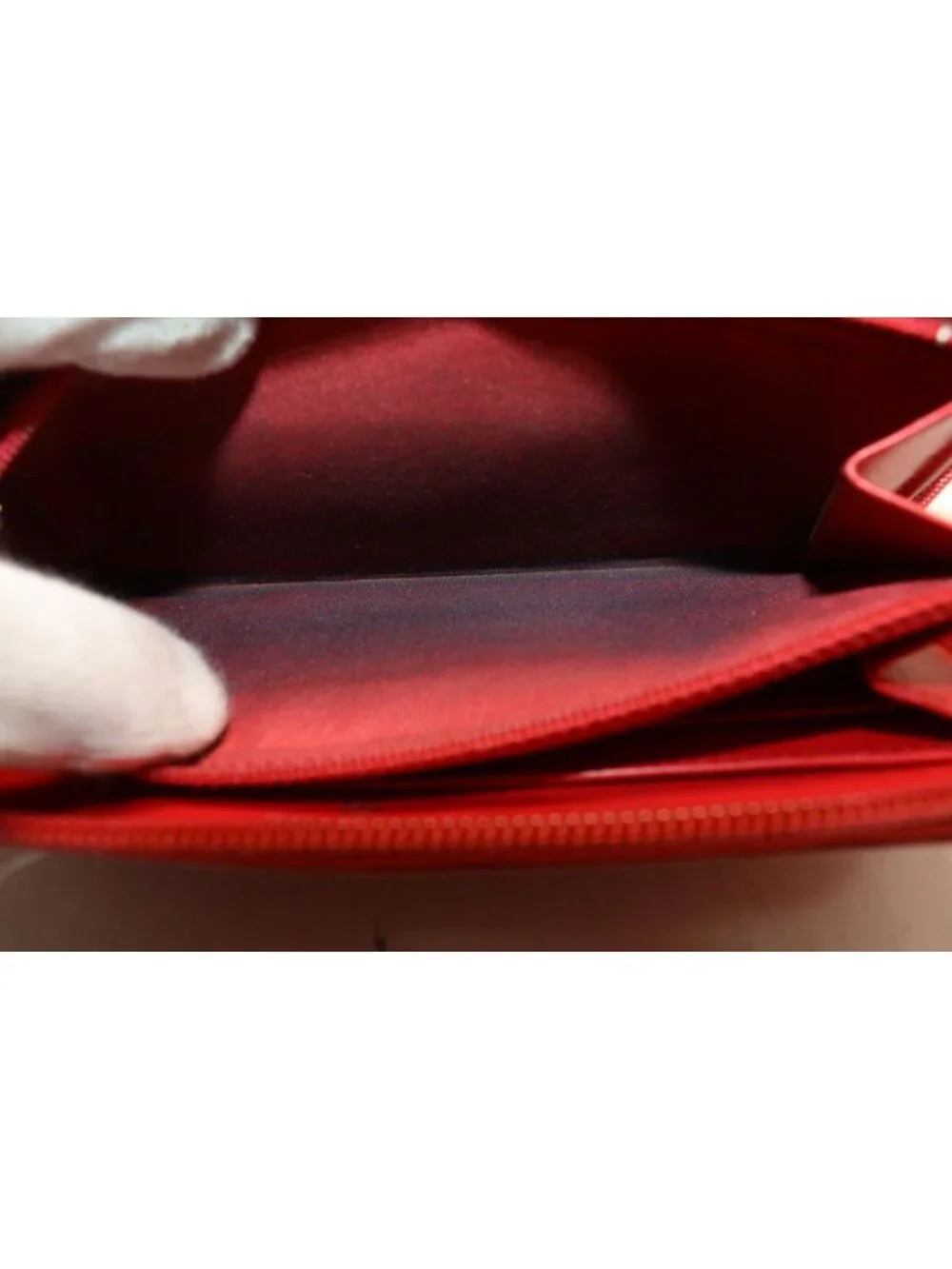 Chanel Caviar Leather CC Logo Zip Around Wallet